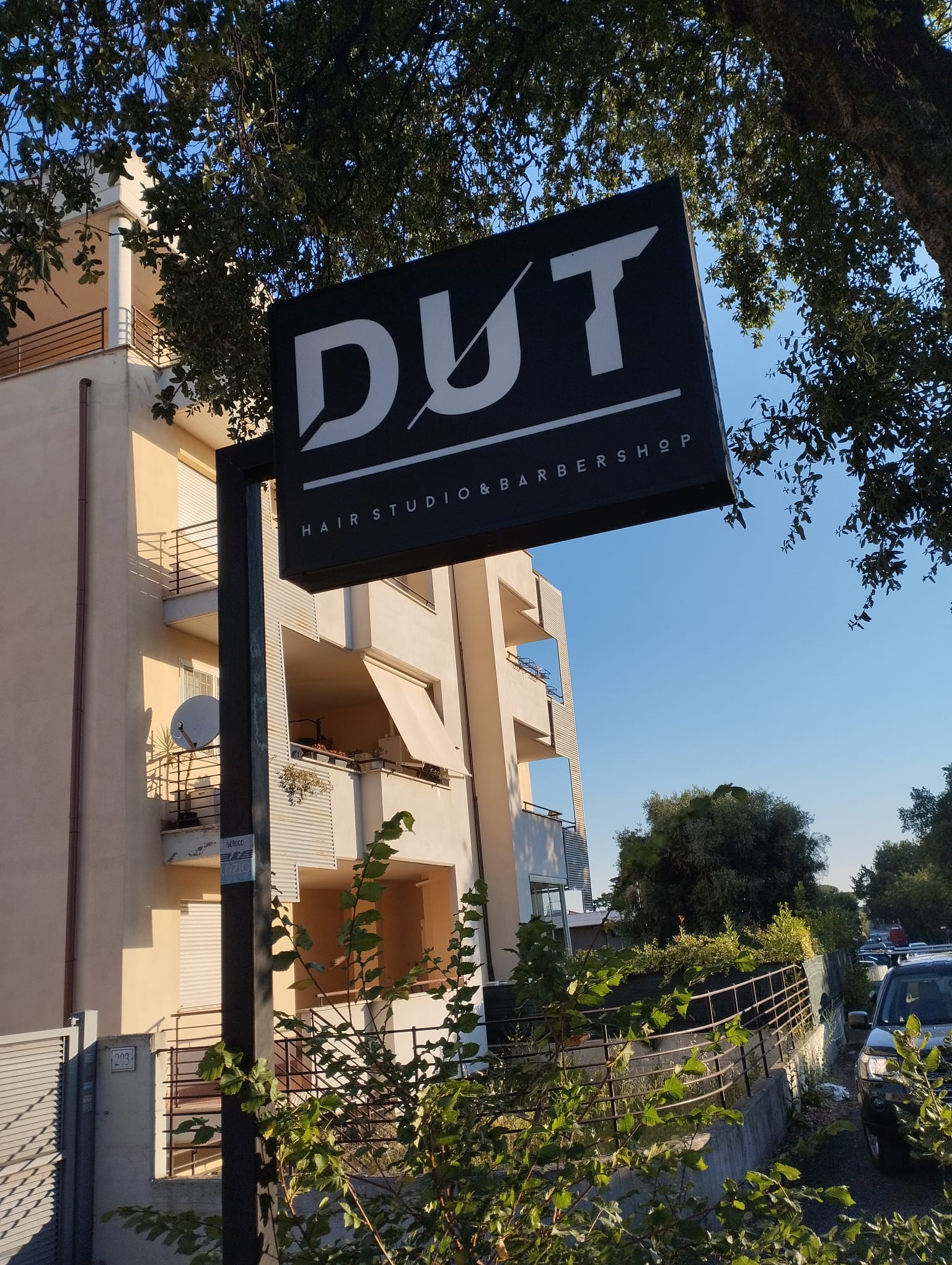 Insegne a bandiera a palo a Roma-Led Sign Cassonetti luminosi a Roma e provincia